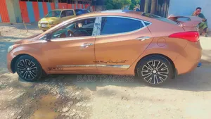 Hyundai Avante 2013 Orange
