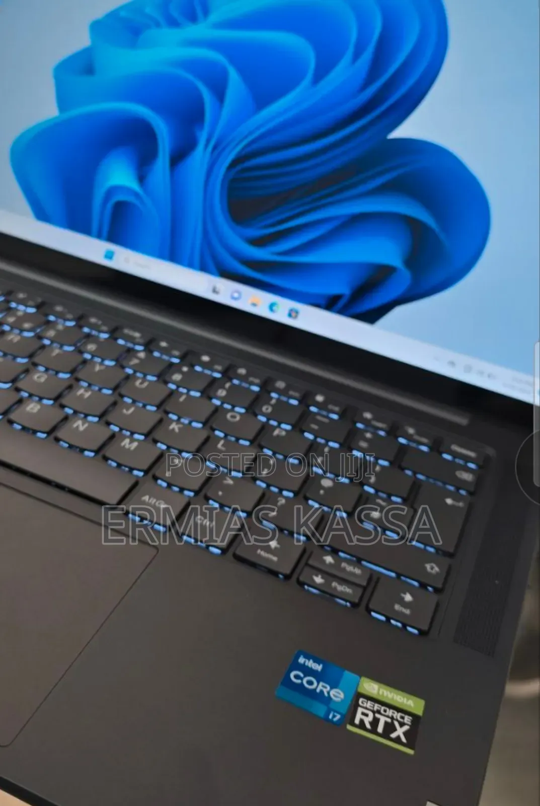 New Laptop Lenovo Yoga 700 32GB Intel Core I7 SSD 1T