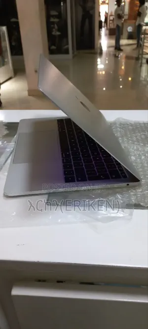 Photo - New Laptop Apple MacBook Pro 2017 8GB Intel Core I5 SSD 256GB