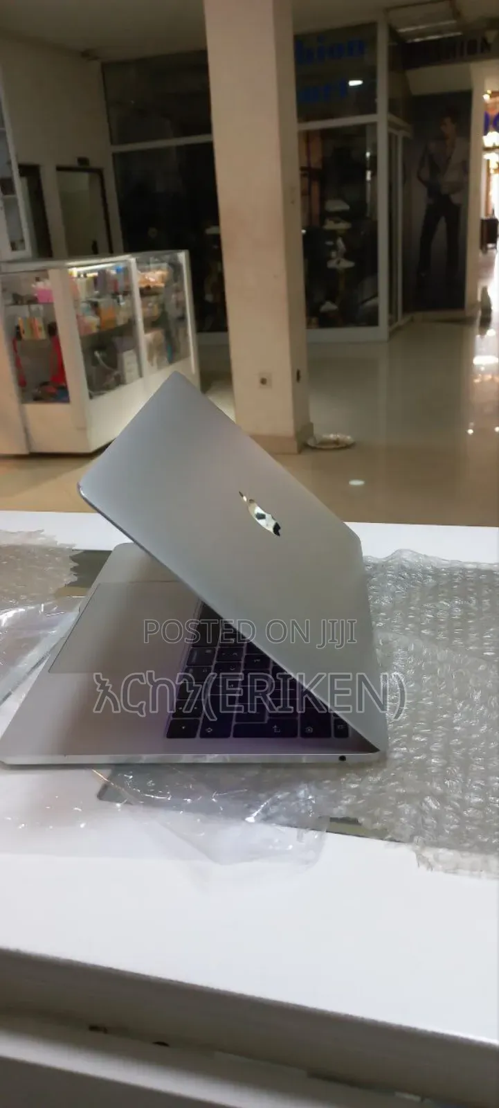 New Laptop Apple MacBook Pro 2017 8GB Intel Core I5 SSD 256GB