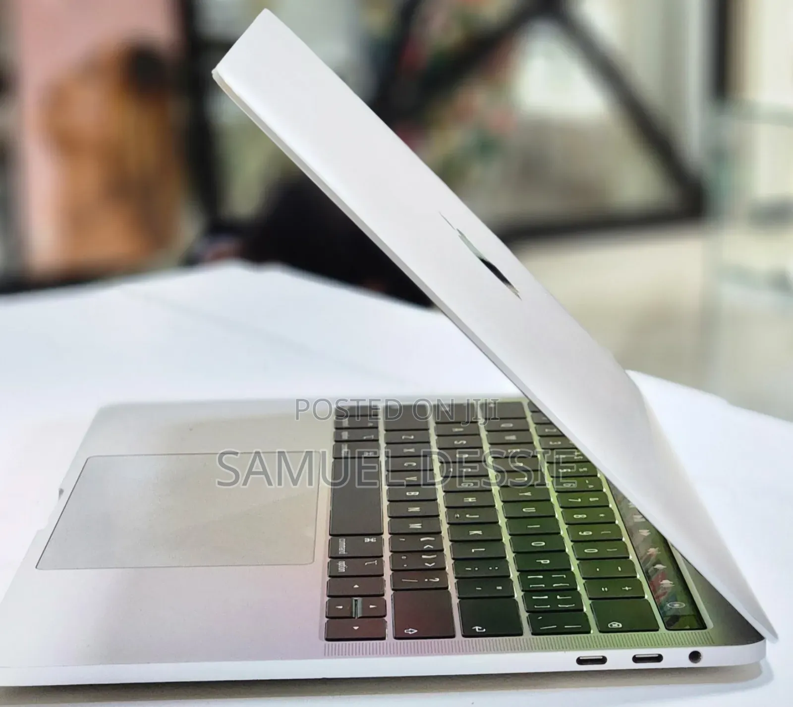 New Laptop Apple MacBook Pro 2018 8GB Intel Core I5 SSD 256GB