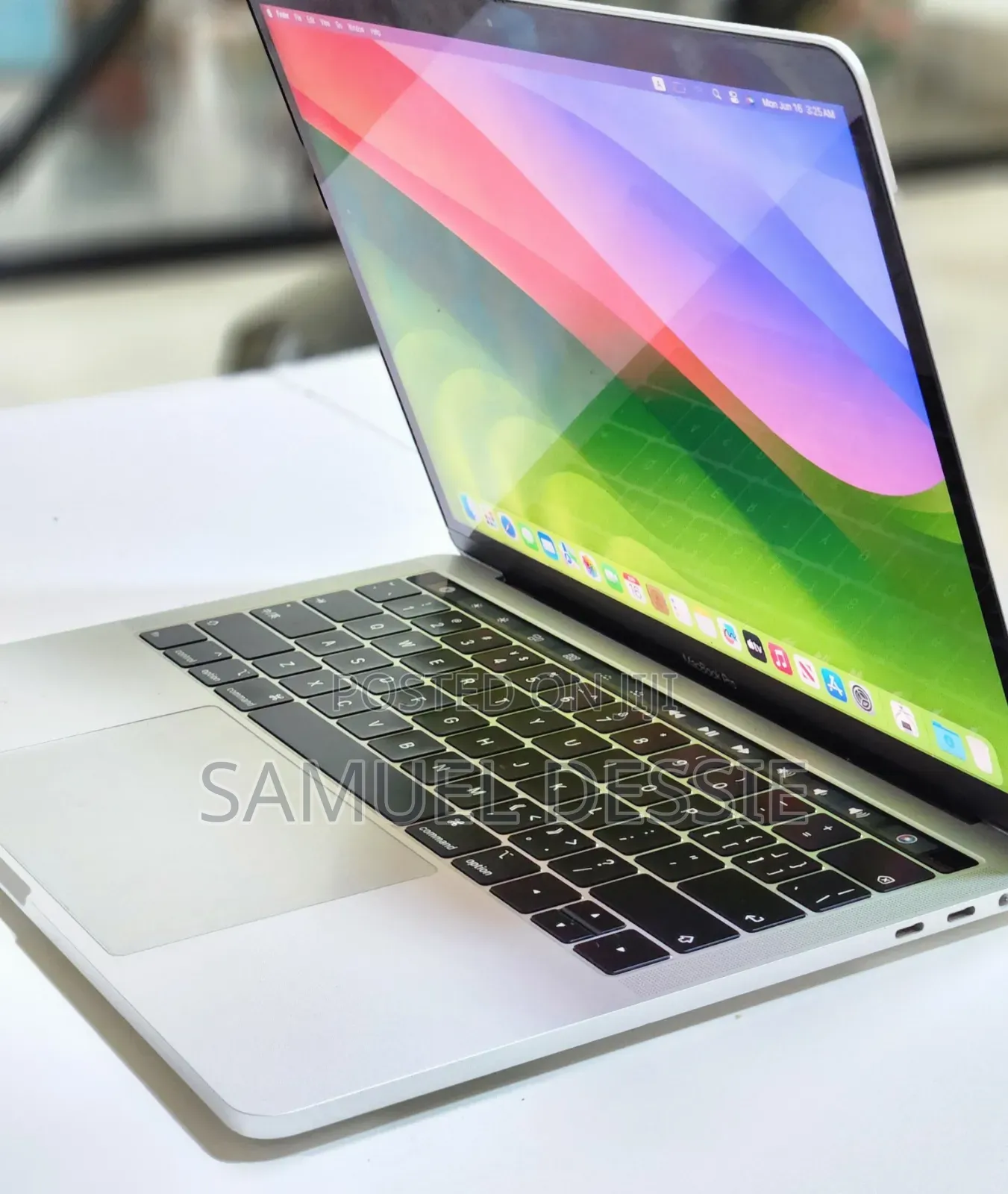 New Laptop Apple MacBook Pro 2018 8GB Intel Core I5 SSD 256GB