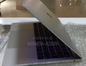 New Laptop Apple MacBook Pro 2017 8GB Intel Core I5 SSD 256GB