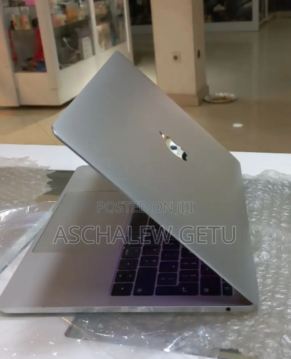 New Laptop Apple MacBook Pro 2017 8GB Intel Core I5 SSD 256GB