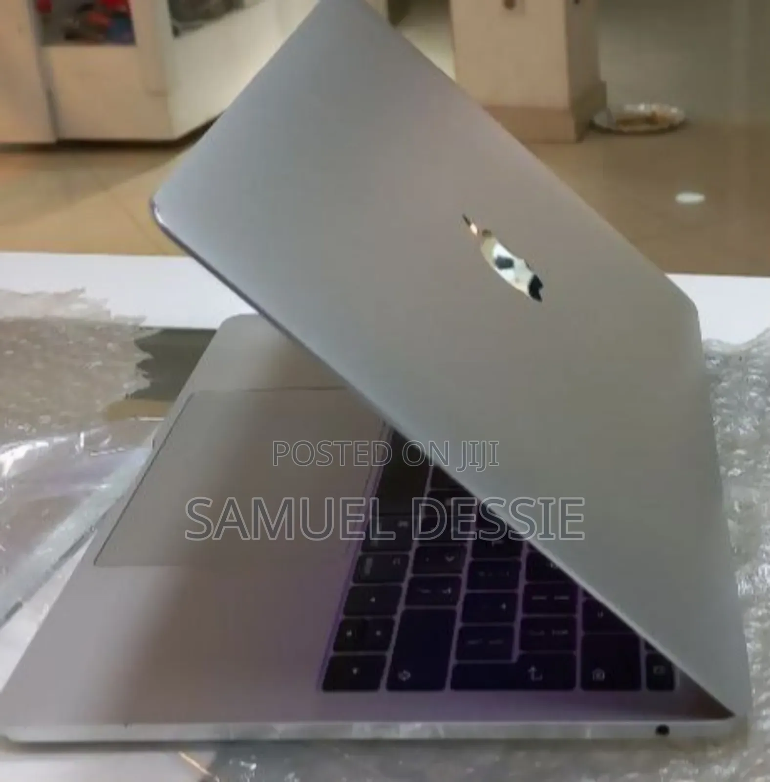 New Laptop Apple MacBook Pro 2017 8GB Intel Core I5 SSD 256GB