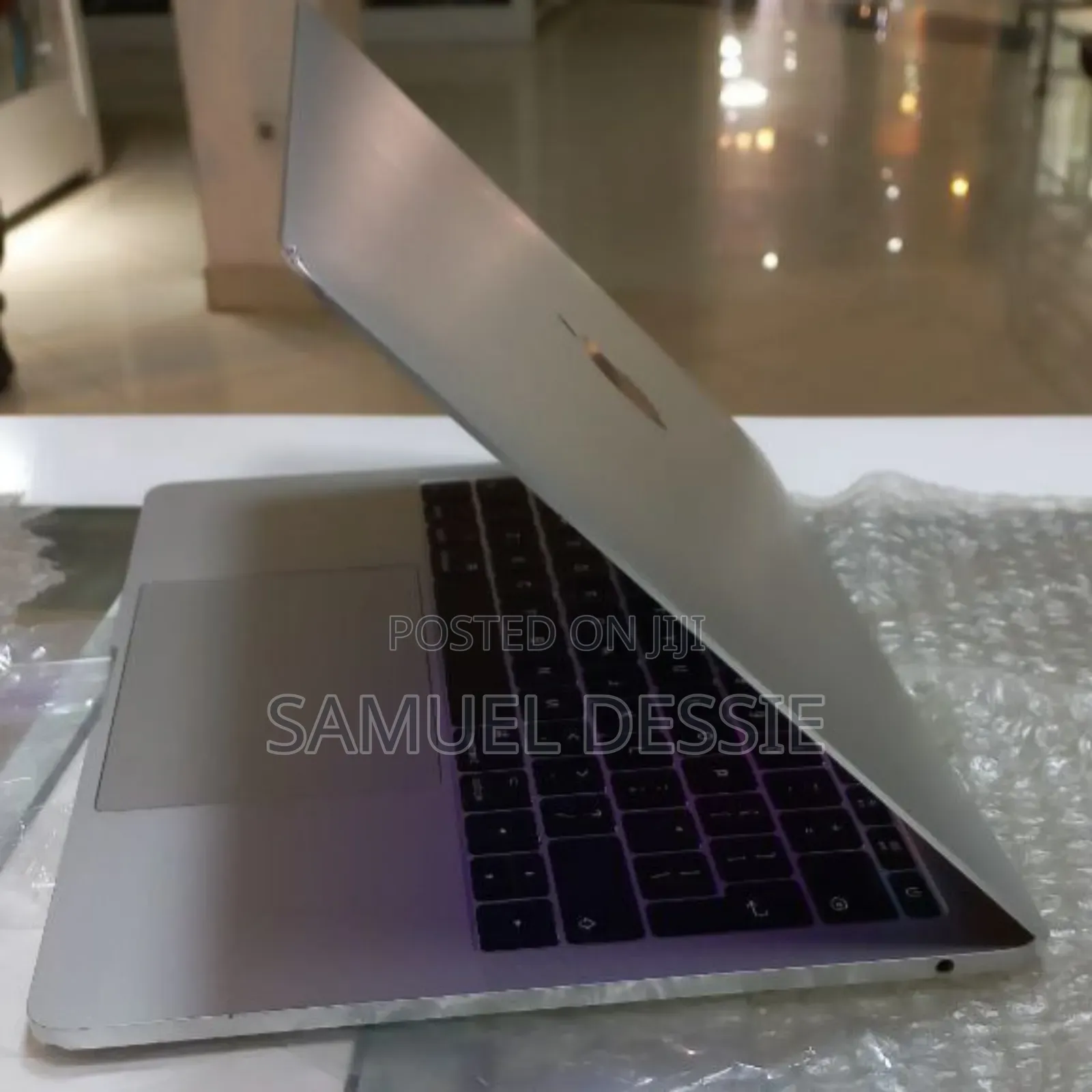 New Laptop Apple MacBook Pro 2017 8GB Intel Core I5 SSD 256GB