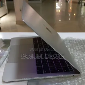 New Laptop Apple MacBook Pro 2017 8GB Intel Core I5 SSD 256GB