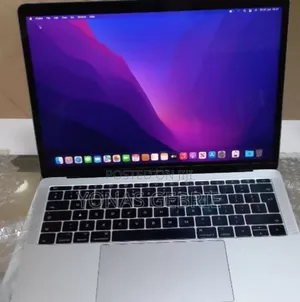 New Laptop Apple MacBook Pro 2017 8GB Intel Core I5 SSD 256GB