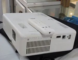 Brand New Epson Projector Co-W01 With Bag And