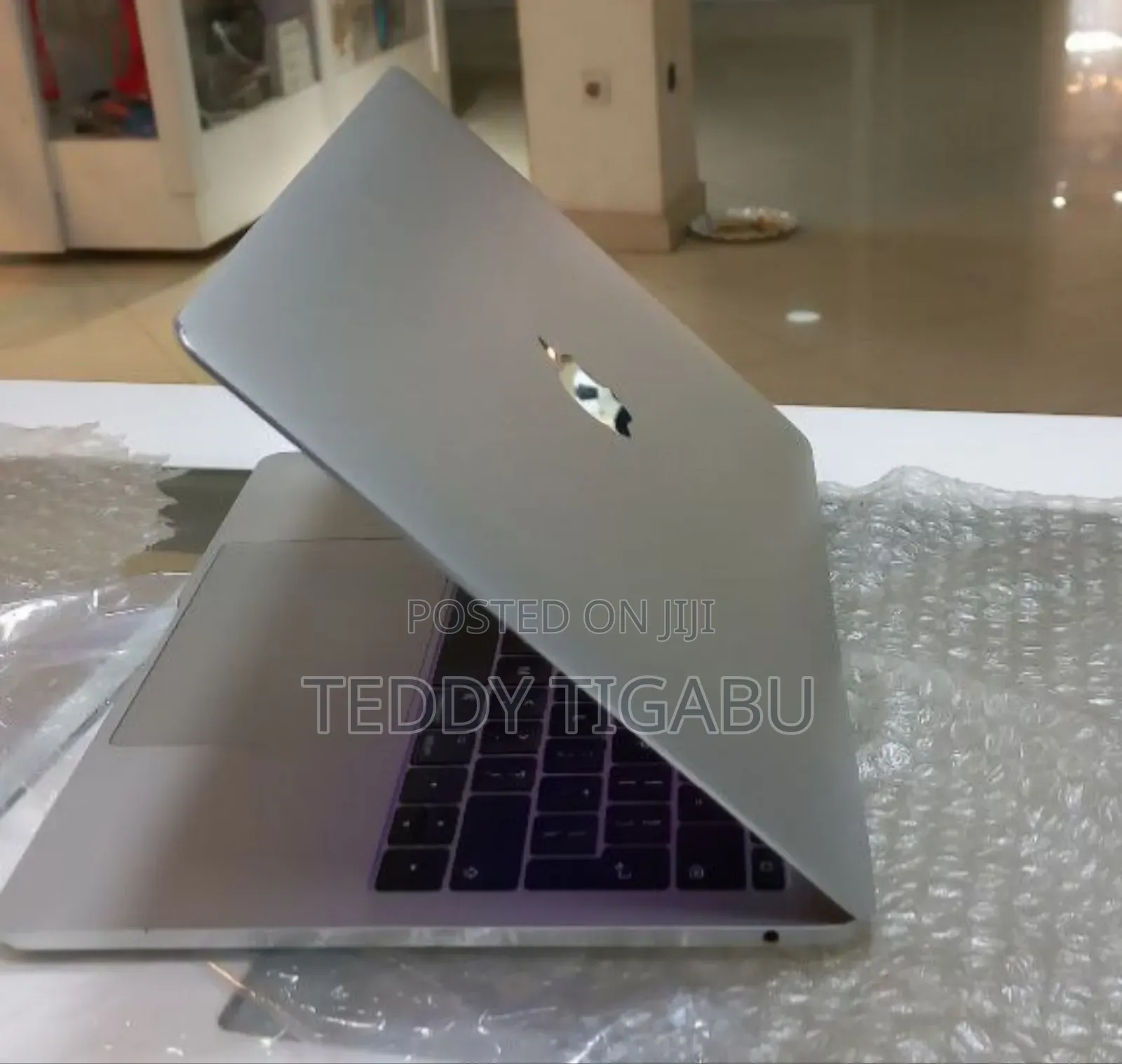 New Laptop Apple MacBook Pro 8GB Intel Core I5 SSD 256GB