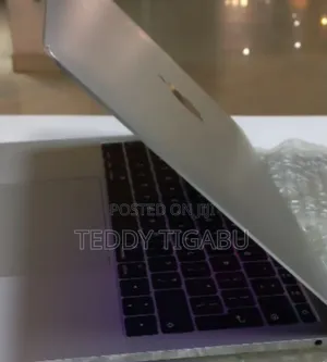 New Laptop Apple MacBook Pro 8GB Intel Core I5 SSD 256GB