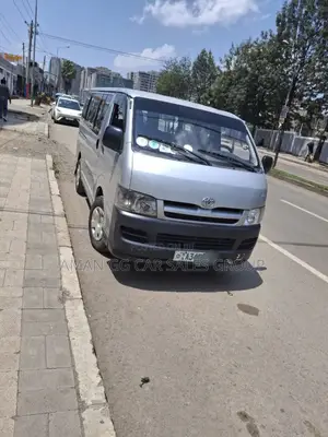 Photo - Toyota HiAce 2007 Silver