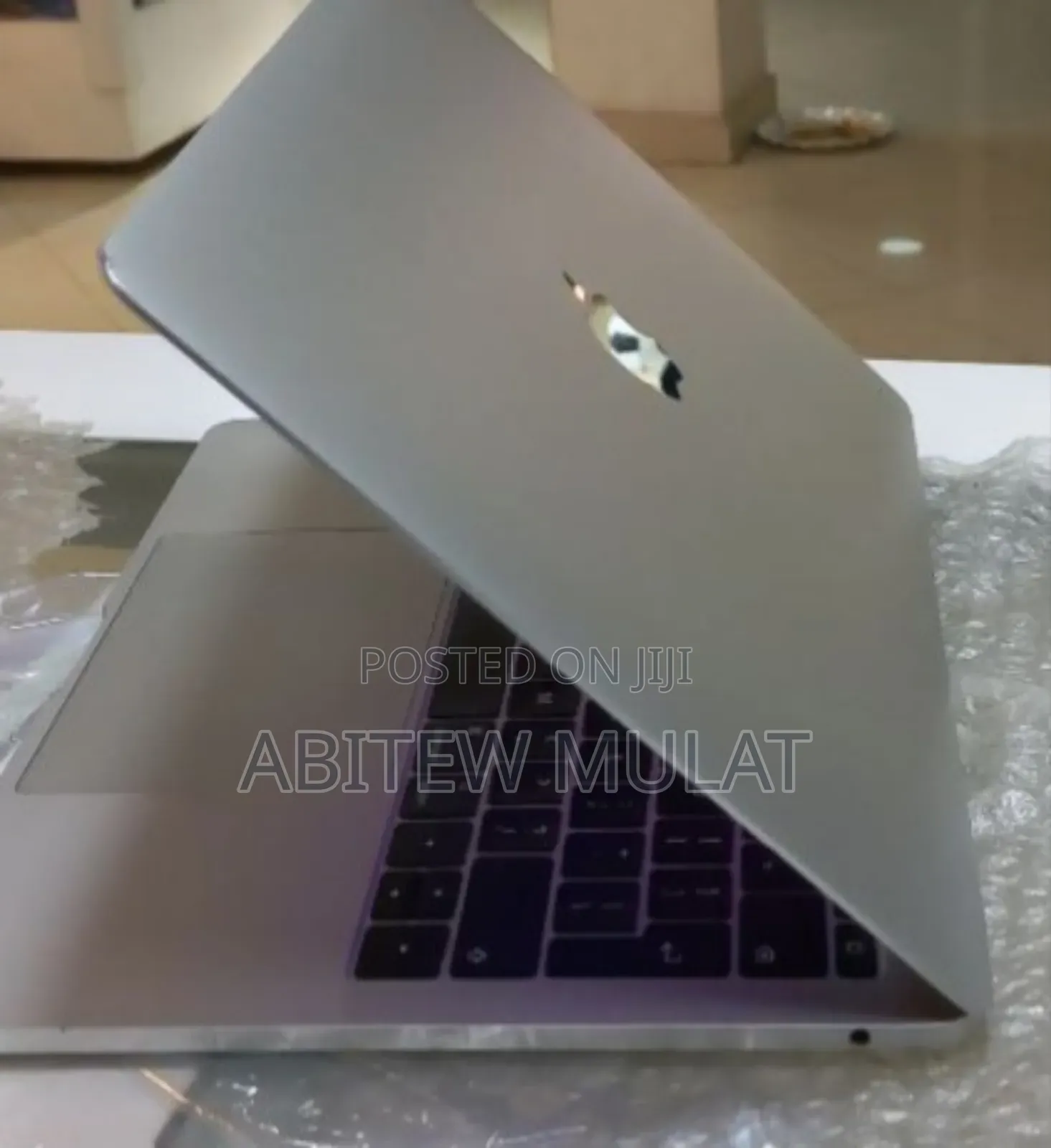 New Laptop Apple MacBook Pro 2017 8GB Intel Core I5 SSD 256GB