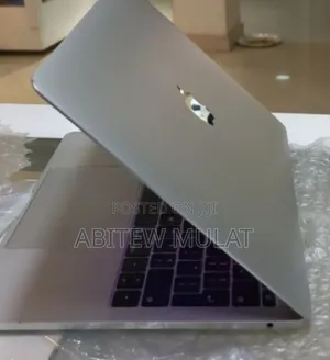 New Laptop Apple MacBook Pro 2017 8GB Intel Core I5 SSD 256GB