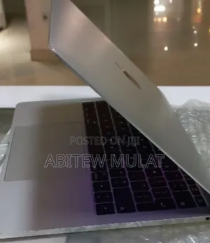 New Laptop Apple MacBook Pro 2017 8GB Intel Core I5 SSD 256GB