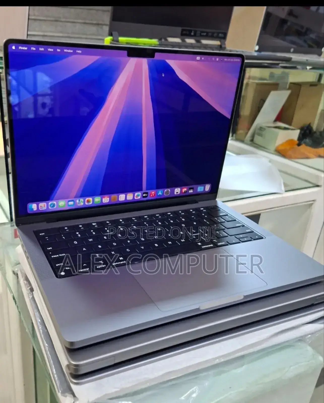 New Laptop Apple MacBook Pro M1 16GB Apple M1 Pro SSD 1T