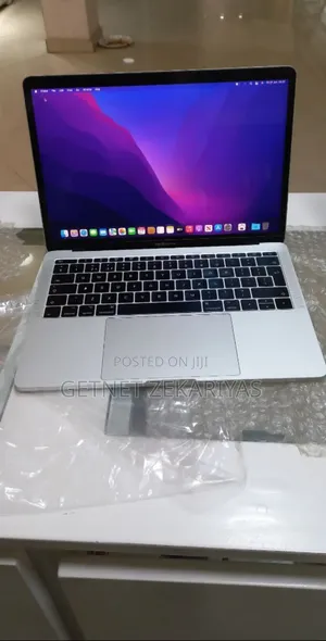 Photo - New Laptop Apple MacBook Pro 2017 8GB Intel Core I5 SSD 256GB