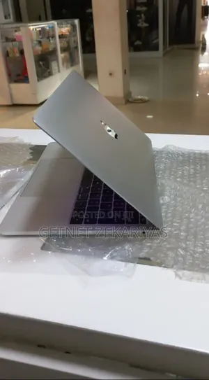 New Laptop Apple MacBook Pro 2017 8GB Intel Core I5 SSD 256GB