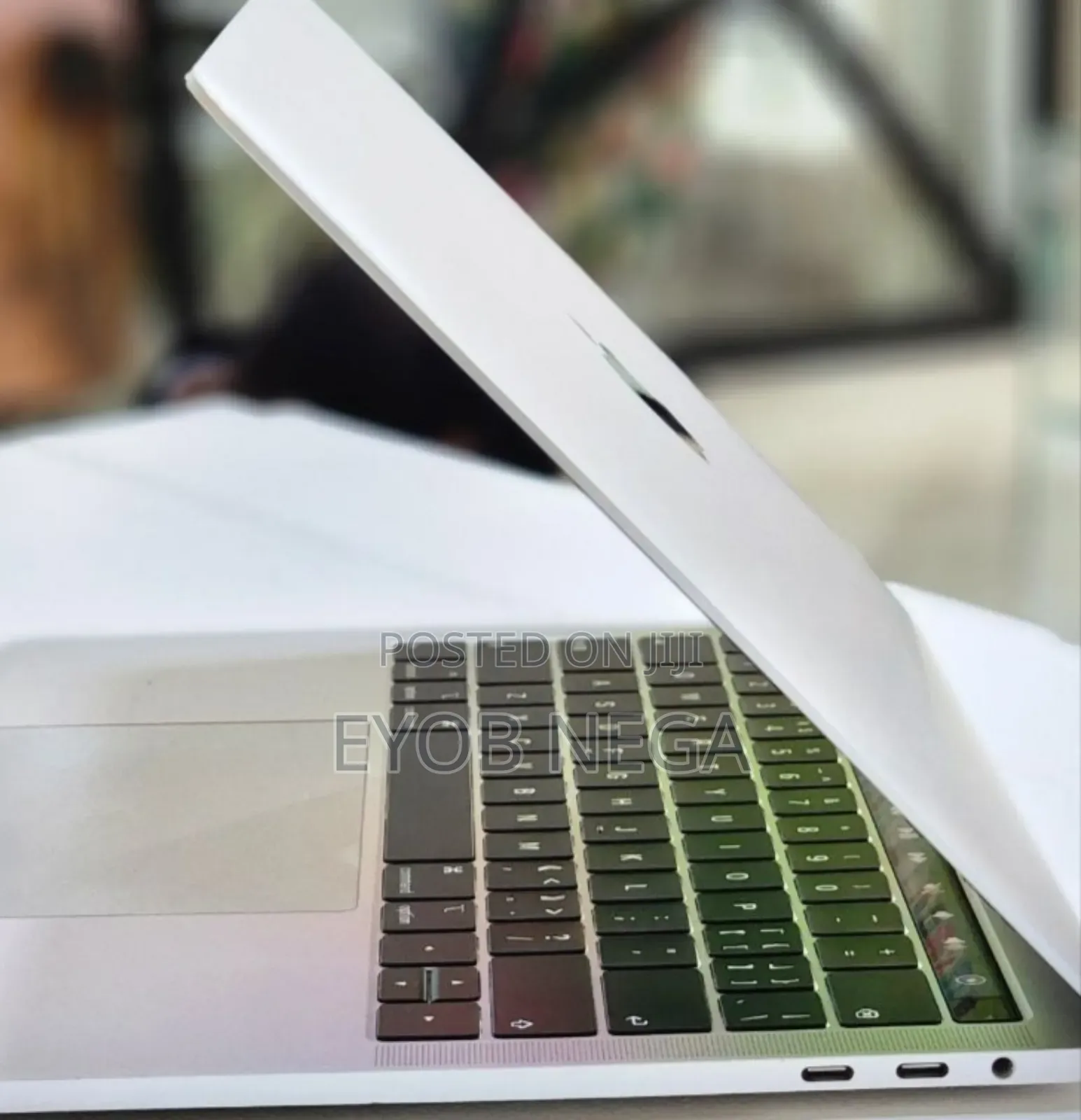 New Laptop Apple MacBook Pro 2018 8GB Intel Core I5 SSD 256GB