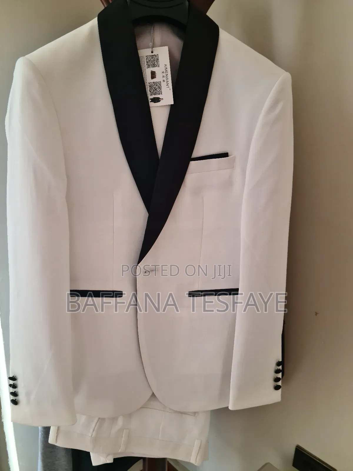 Elegant White Vitali Ricci Tuxedo With Black Lapel
