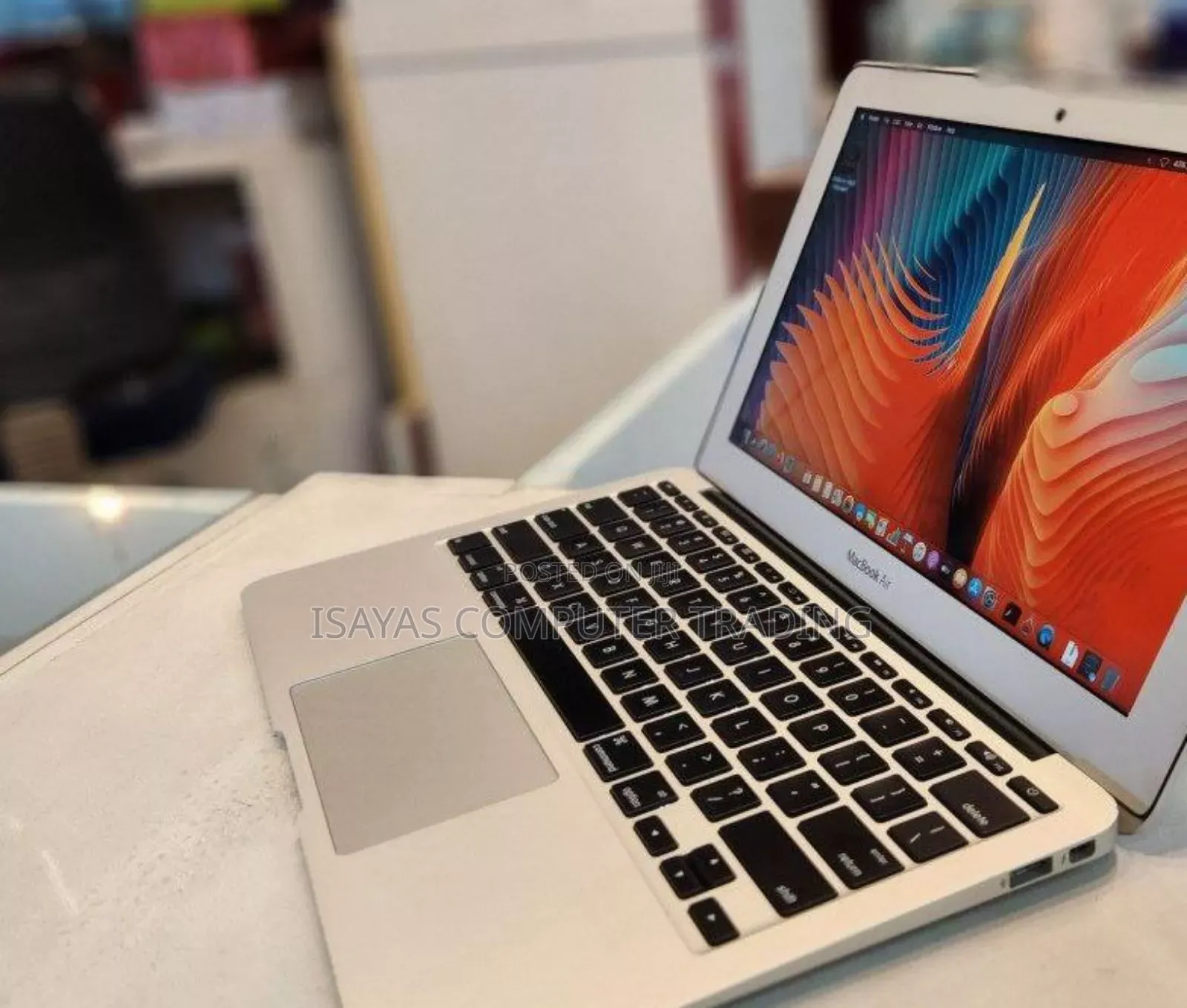 New Laptop Apple MacBook Air 2015 8GB Intel Core I5 SSD 256GB