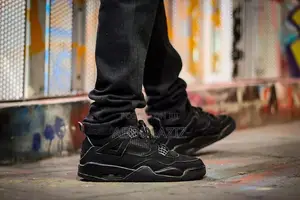 Photo - Air Jordan 4 Black Phantom J4