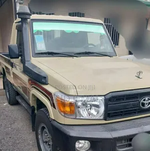 Photo - Toyota Hilux 2016 Silver