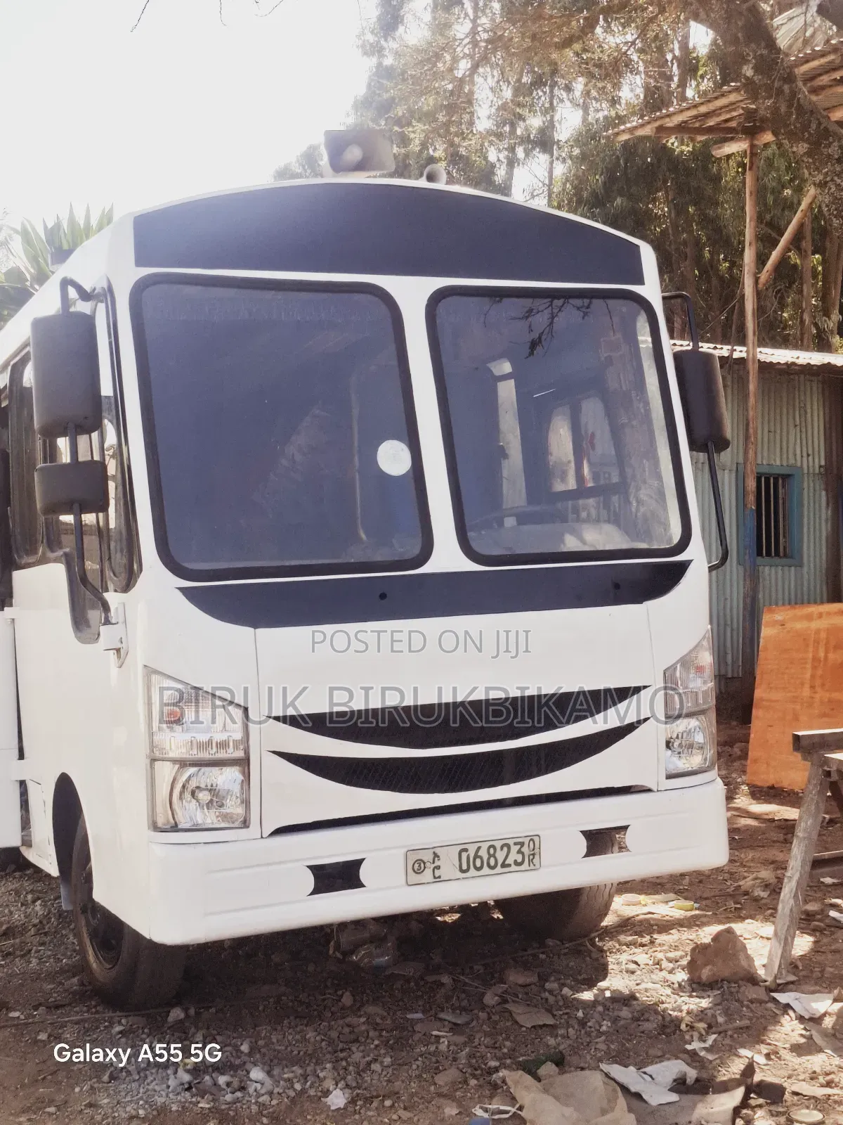 Isuzu Executive Bus 1989 White