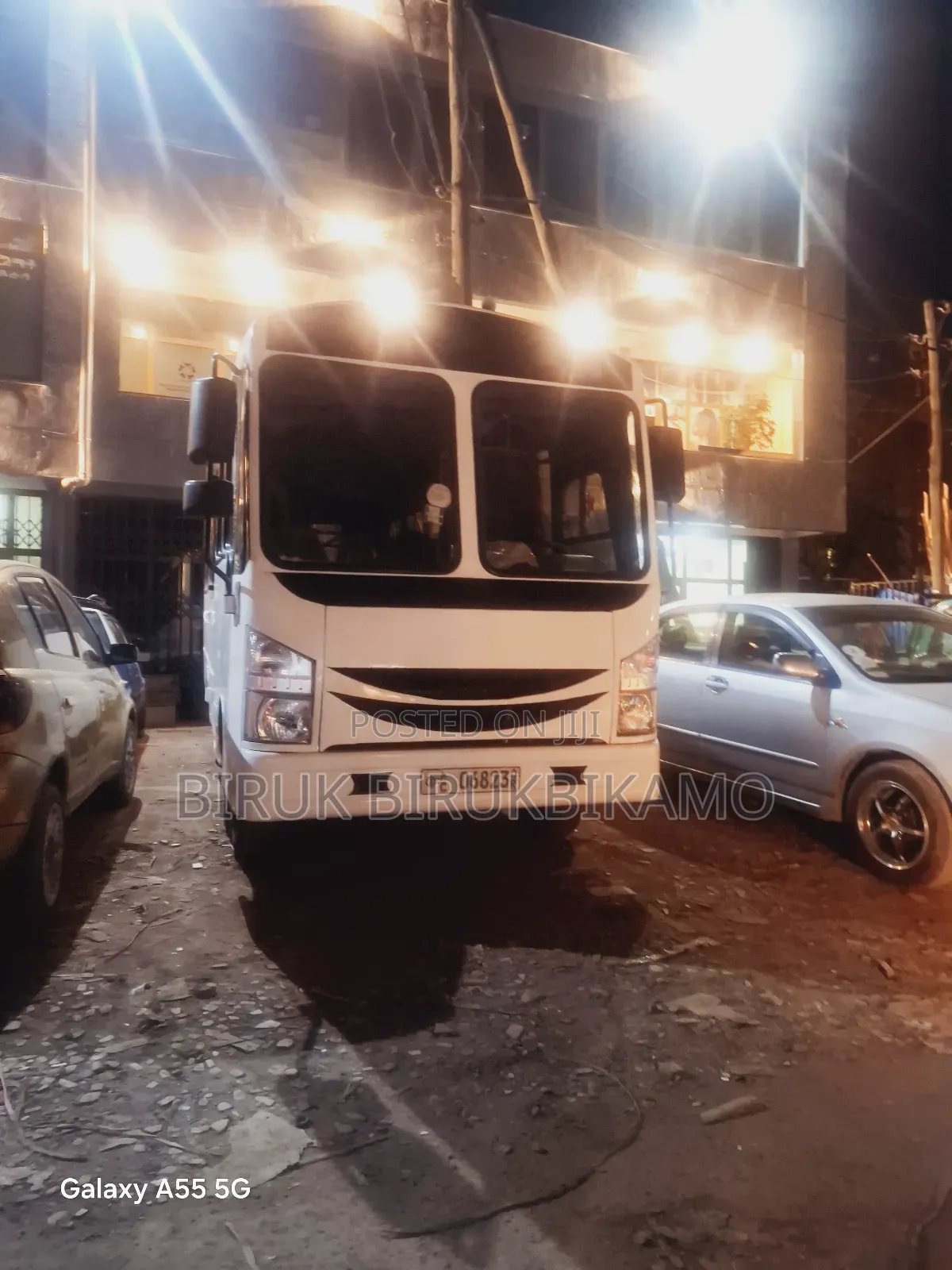 Isuzu Executive Bus 1989 White