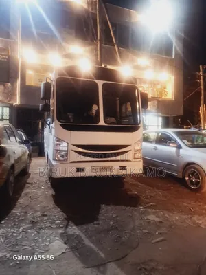 Isuzu Executive Bus 1989 White