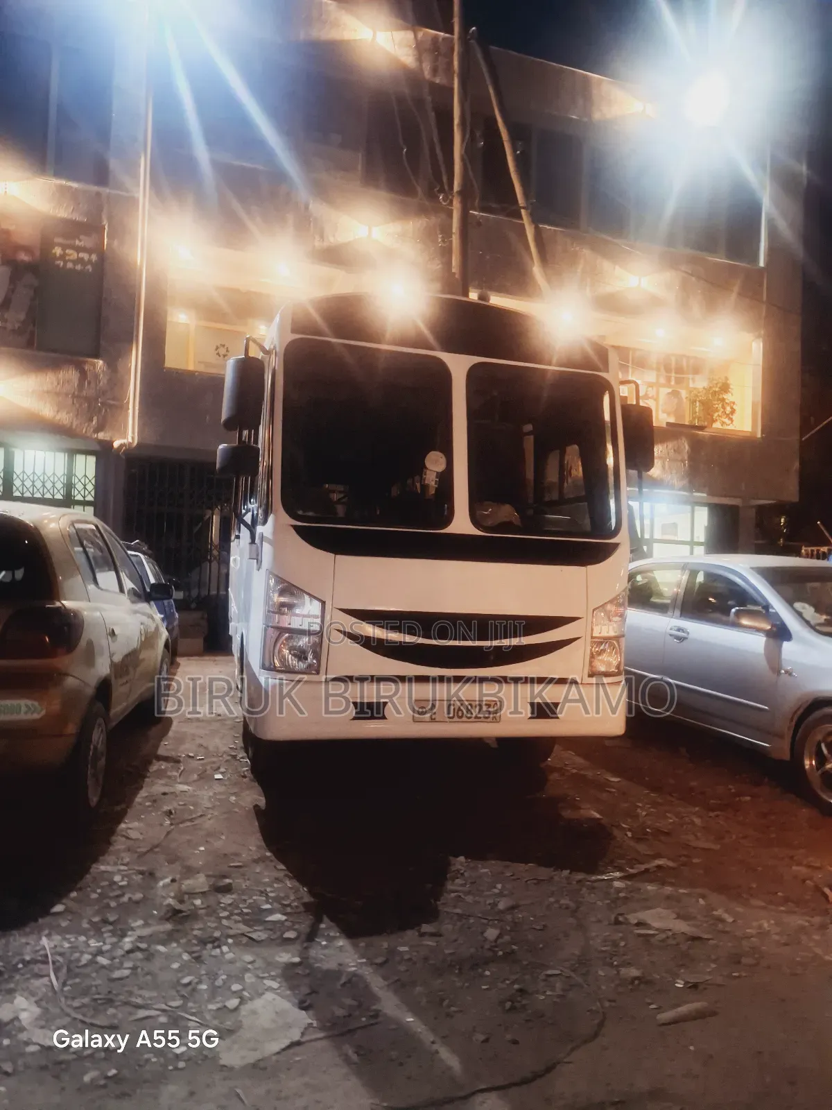 Isuzu Executive Bus 1989 White