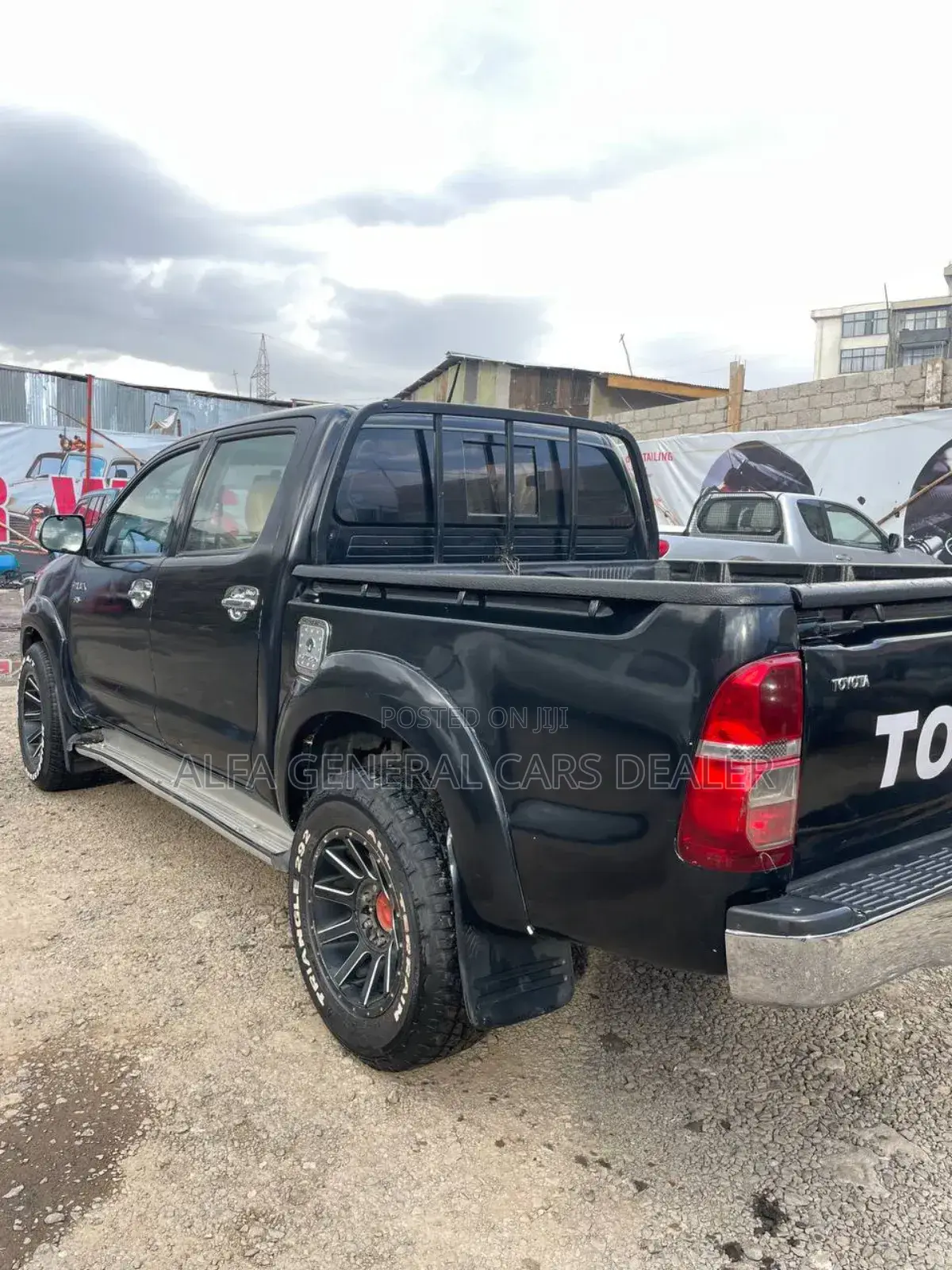 Toyota Hilux 2013 Black