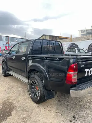 Toyota Hilux 2013 Black