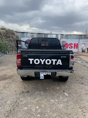Toyota Hilux 2013 Black