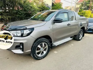 Toyota Hilux 2020 Silver