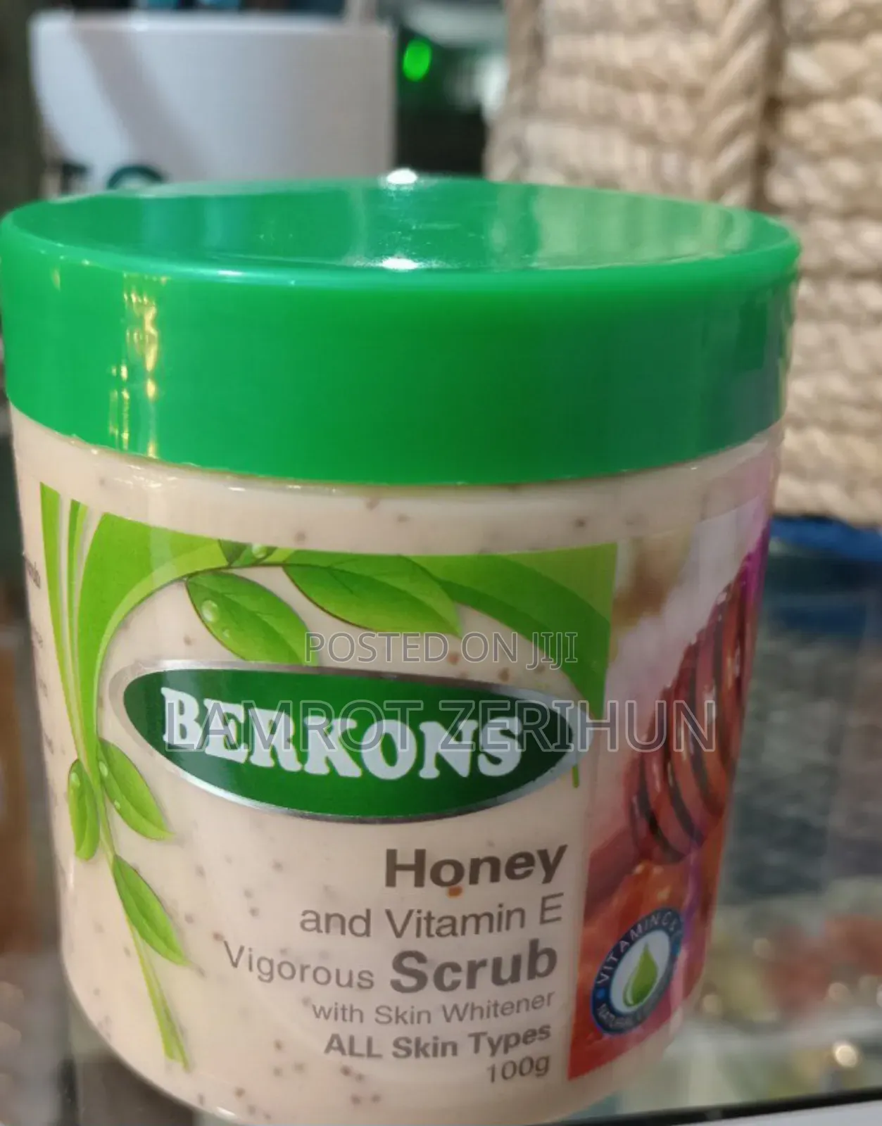Beckons Honey and Vitamin E Scrub