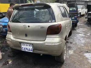 Toyota Vitz 2005 Gold