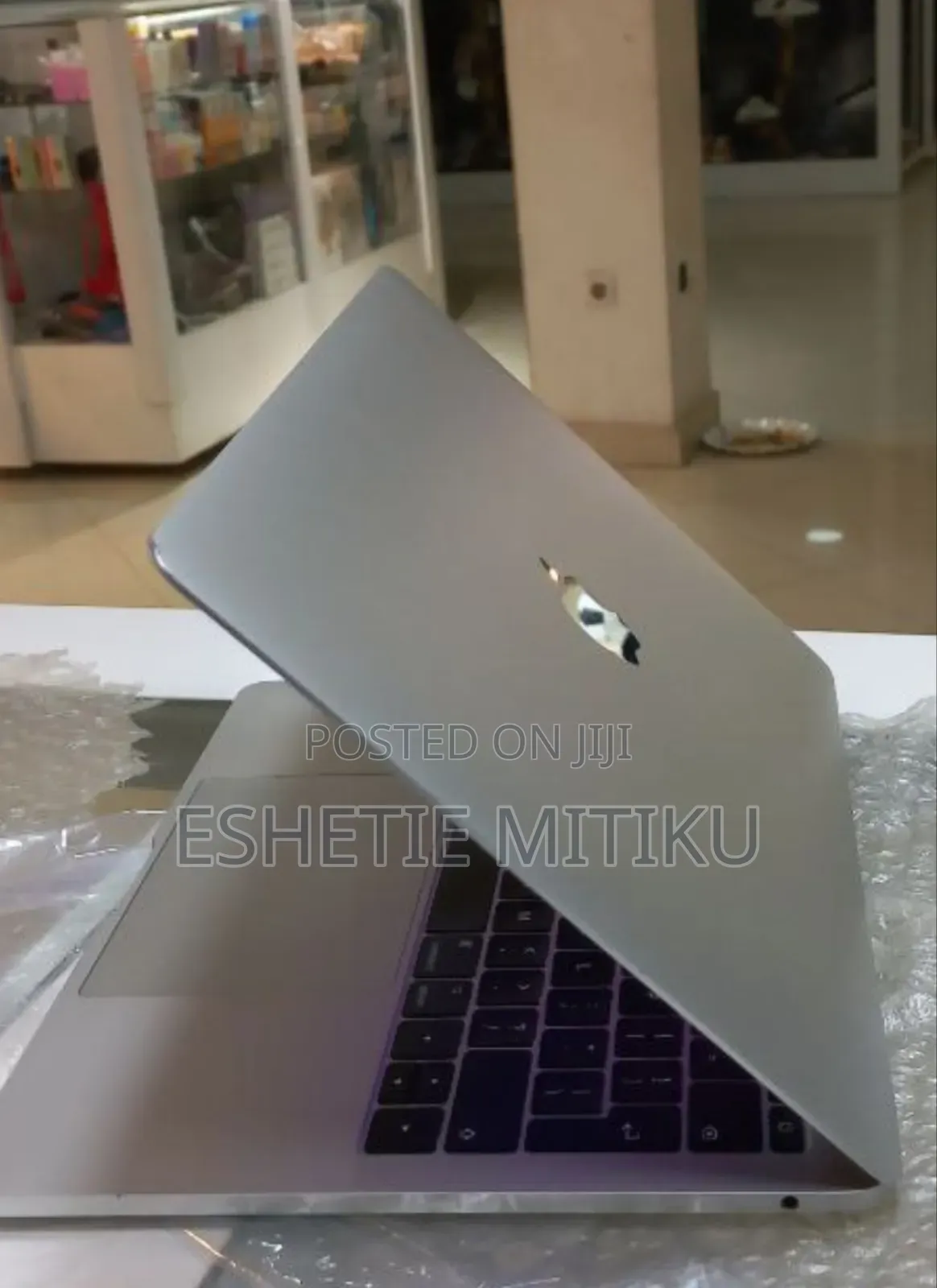 New Laptop Apple MacBook Pro 2017 8GB Intel Core I5 SSD 256GB