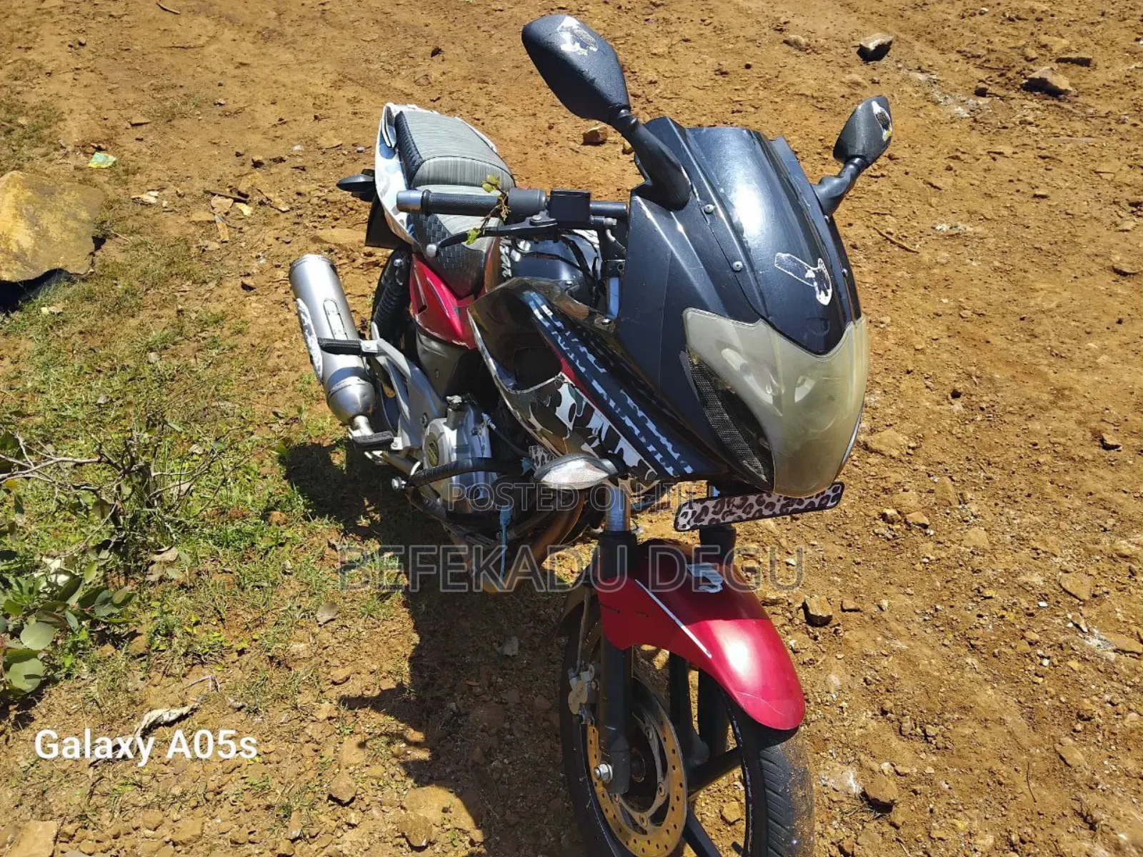 Bajaj Pulsar 220 F 2017 Red