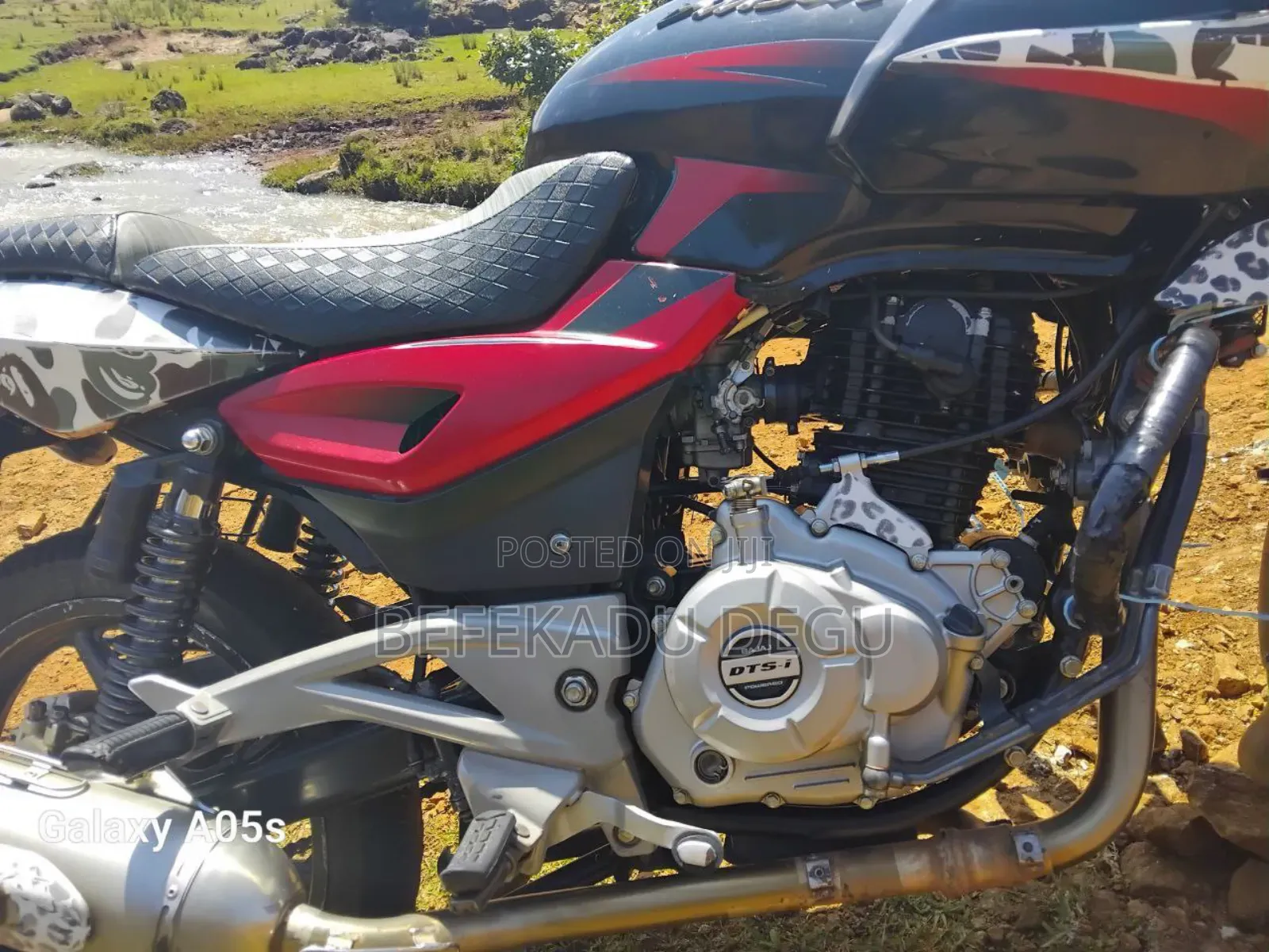 Bajaj Pulsar 220 F 2017 Red