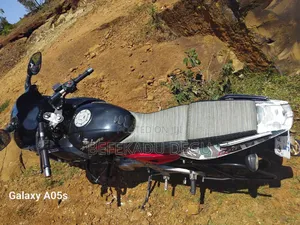 Bajaj Pulsar 220 F 2017 Red