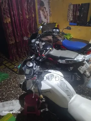 Bajaj Pulsar 220 F 2017 Red
