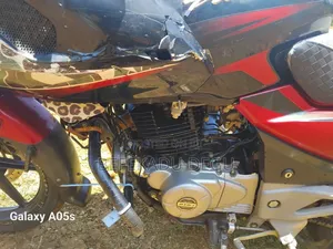 Bajaj Pulsar 220 F 2017 Red