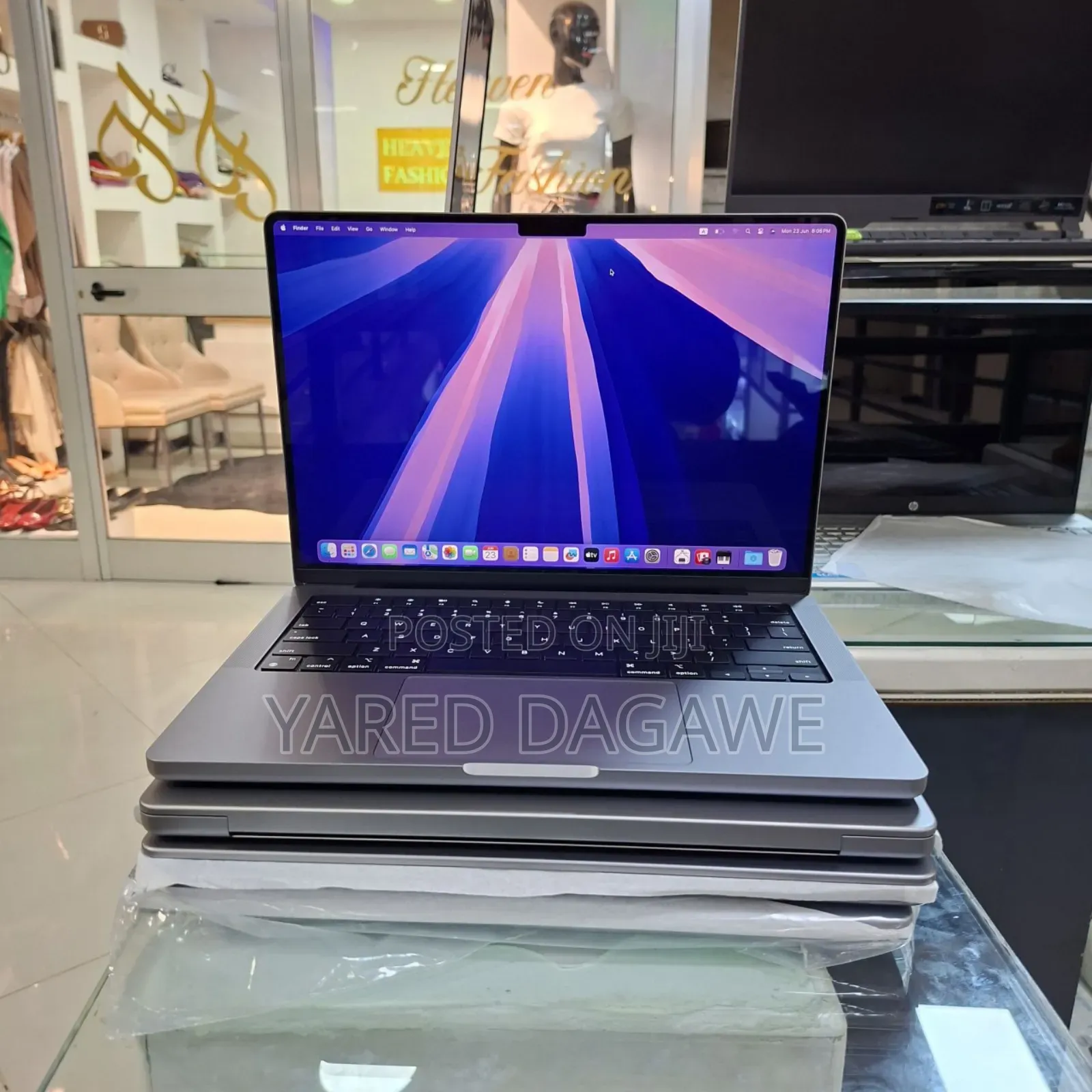 New Laptop Apple MacBook Pro M1 16GB Apple M1 Pro SSD 1T