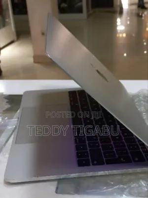 Photo - New Laptop Apple MacBook Pro 8GB Intel Core I5 SSD 256GB