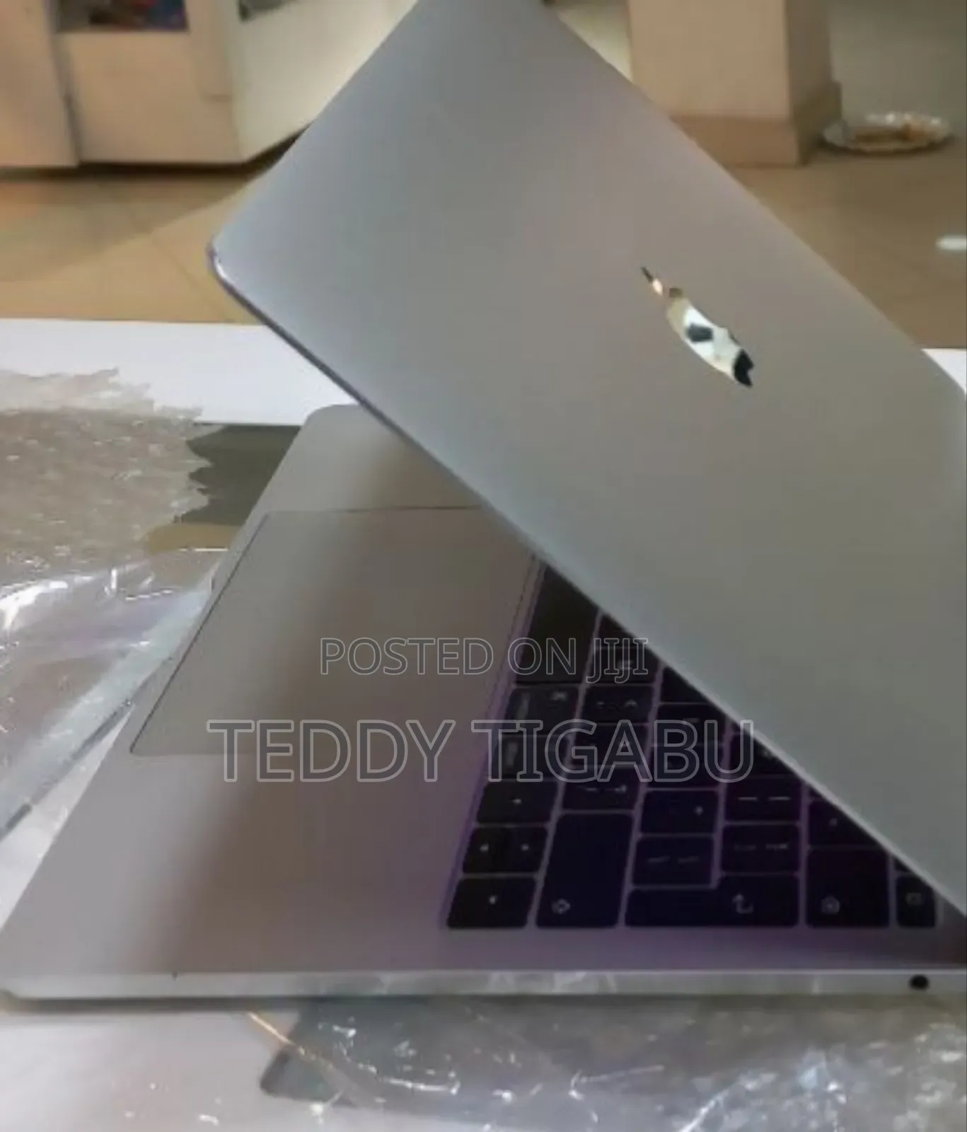 New Laptop Apple MacBook Pro 8GB Intel Core I5 SSD 256GB