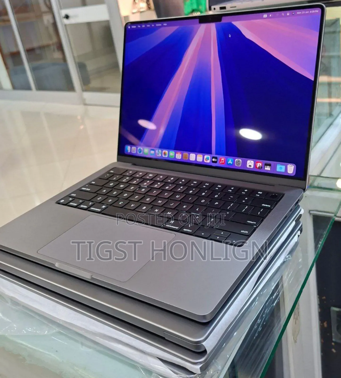 New Laptop Apple MacBook Pro M1 16GB Apple M1 Pro SSD 1T