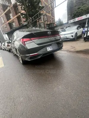 Hyundai Elantra 2021 Silver