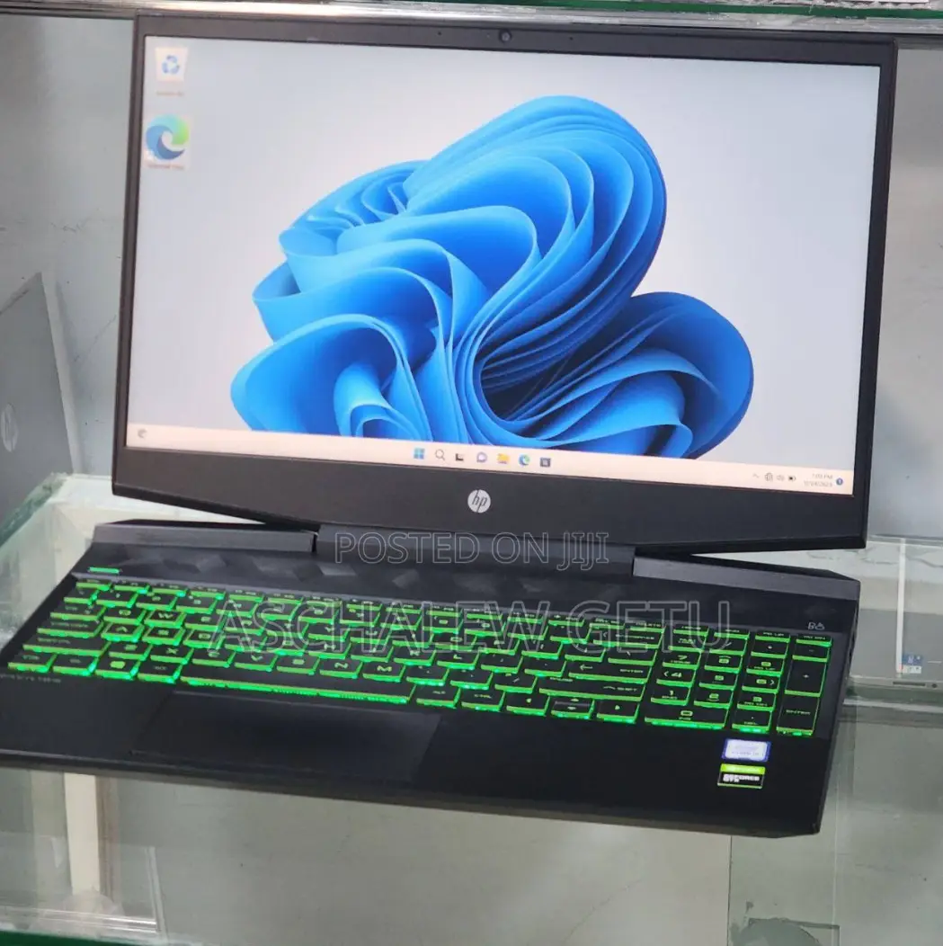 New Laptop HP Pavilion 15 4GB Intel Core I5 HDD 256GB