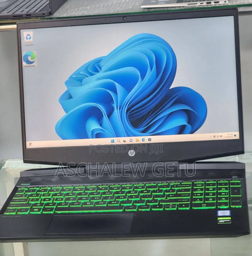 New Laptop HP Pavilion 15 4GB Intel Core I5 HDD 256GB